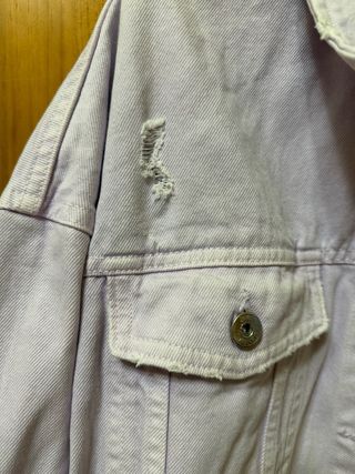 Chaqueta vaquera lila de Zara.