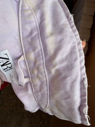 Chaqueta vaquera lila de Zara.
