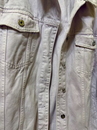 Chaqueta vaquera lila de Zara.