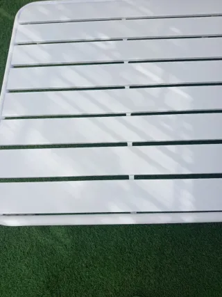 Mesa de centro blanca para jardín