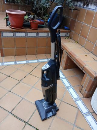 Aspiradora de mano con vapor