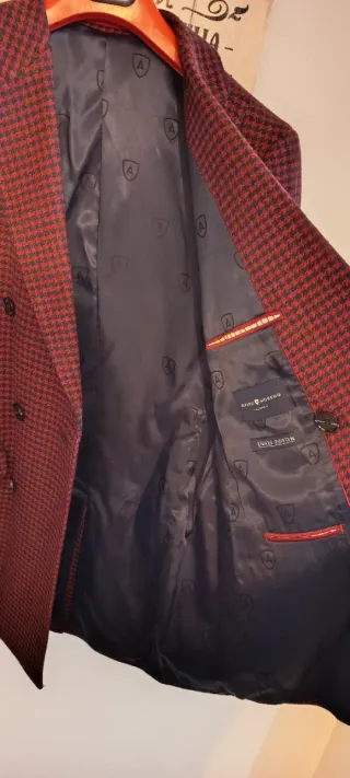 Abrigo Doble Botonadura Rojo y Negro. Talla 52