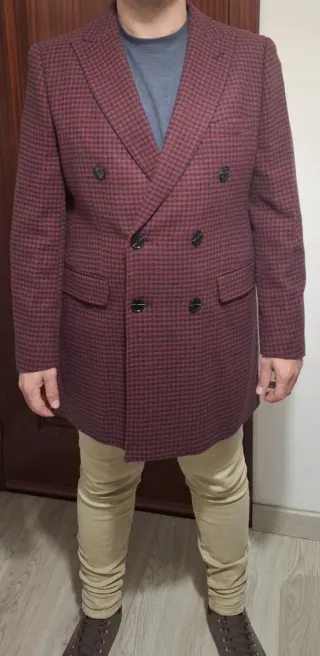 Abrigo Doble Botonadura Rojo y Negro. Talla 52