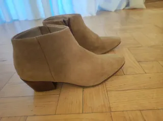 Botín ante marrón tacón bajo