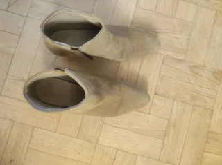 Botín ante marrón tacón bajo