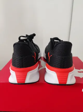 Zapatillas Puma Negras y Rojas Talla 40.5/44