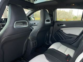 Mercedes-Benz GLA250 2015