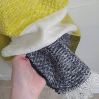 Bufanda grande cuadros amarillo y gris