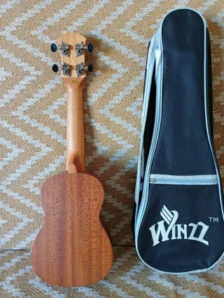 Ukelele Soprano Winzz con funda