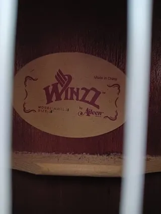 Ukelele Soprano Winzz con funda