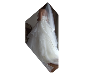 Vestido de noiva com véu