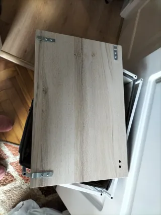 Cajonera de tela gris y madera