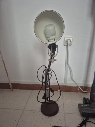 Lámpara de escritorio metálica diferentes alturas