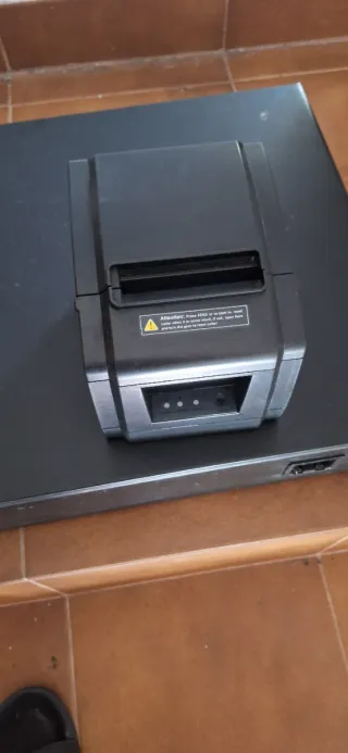Impresora de tickets negra