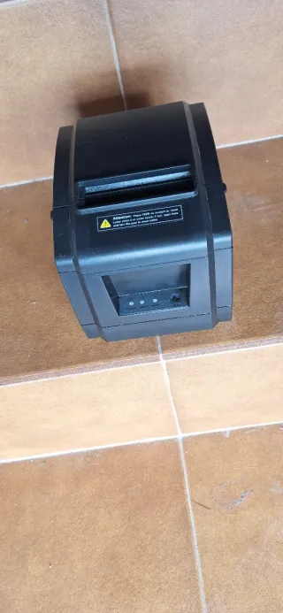 Impresora de tickets negra