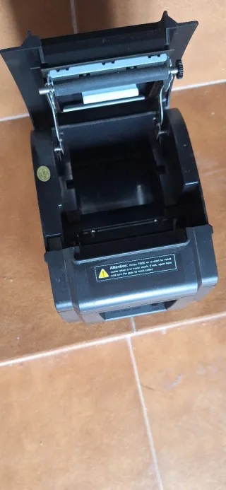 Impresora de tickets negra