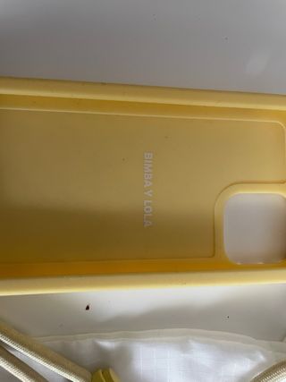 Funda iPhone 12 Bimba y Lola Original Amarilla