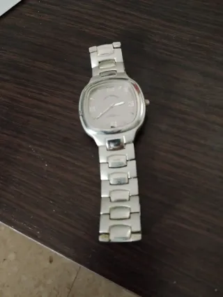 Reloj Louis Vuitton Pulsera Plata y Blanco