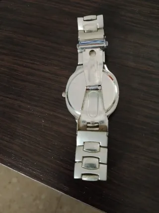 Reloj Louis Vuitton Pulsera Plata y Blanco