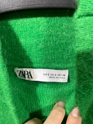 Vestido de punto Zara verde talla L y el jersey S