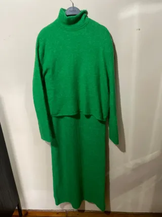 Vestido de punto Zara verde talla L y el jersey S
