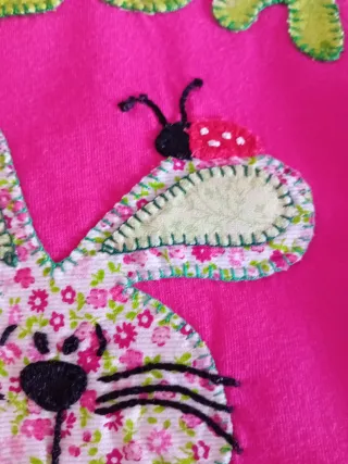 Camiseta patchwork conejo y zanahorias