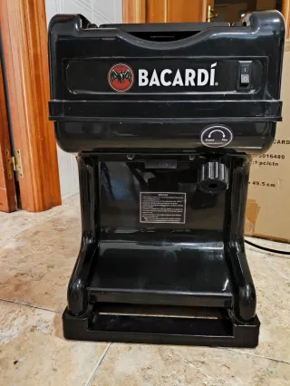 2 Triturador de hielo Bacardi una aun embalada