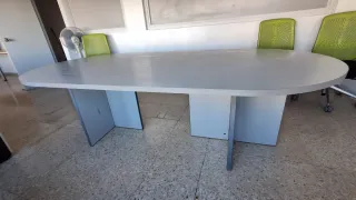 Mesa de oficina grande