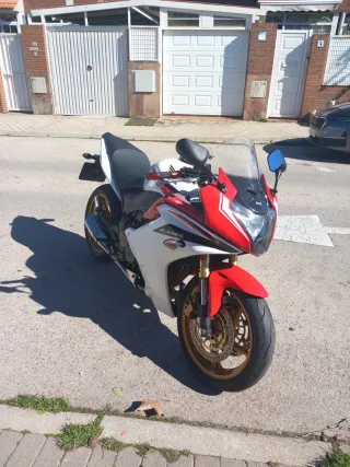 Honda CBR 600 F Roja y Blanca