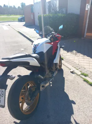 Honda CBR 600 F Roja y Blanca