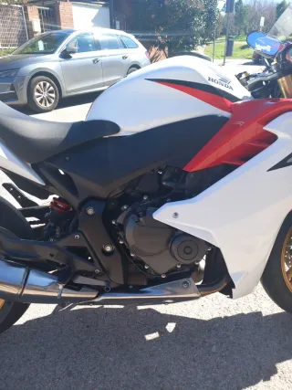 Honda CBR 600 F Roja y Blanca