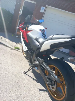 Honda CBR 600 F Roja y Blanca