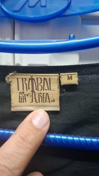 Blusa boho negra con bordado