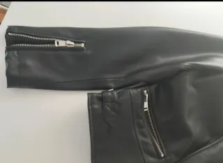 Cazadora polipiel Zara negra mujer