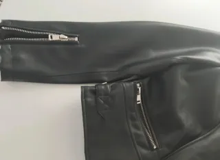 Cazadora polipiel Zara negra mujer