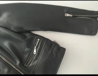 Cazadora polipiel Zara negra mujer