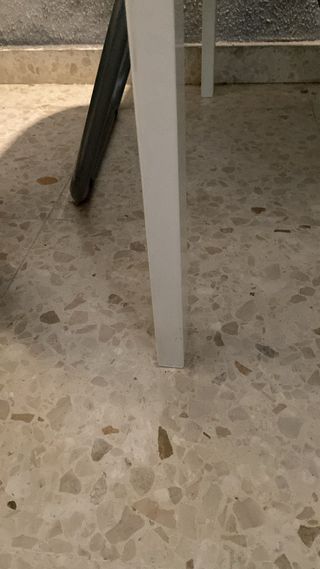 Mesa comedor blanca aluminio IKEA, incluye cristal