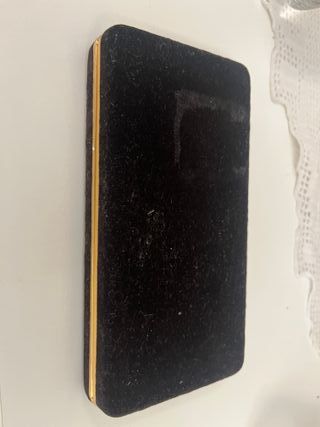 Penna stilografica marrone con dettagli oro