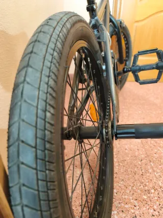 Bicicleta B'TWIN BMX Wipe 20"