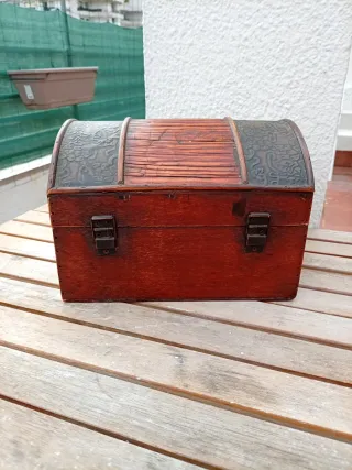 Cofre decorativo madera y metal