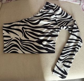 Top asimétrico estampado cebra