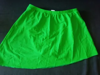 Falda verde patinaje artístico niña