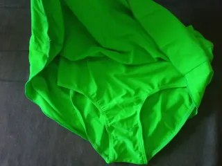 Falda verde patinaje artístico niña