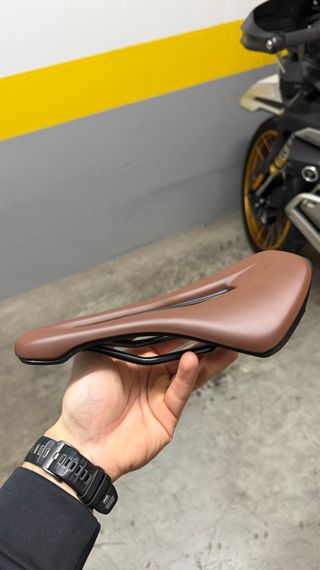 Sillín Megamo Marrón 148mm