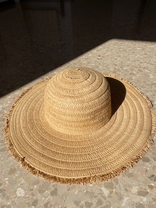 Sombrero de playa de rafia
