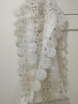 Toalha de linho e crochê bege