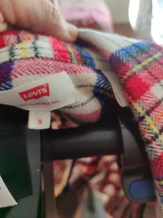 Camisa Levi's a cuadros roja y blanca