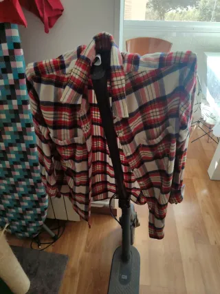 Camisa Levi's a cuadros roja y blanca