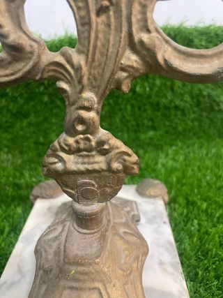 Candelabro antiguo de bronce y mármol