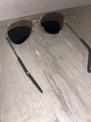Gafas de sol aviador doradas